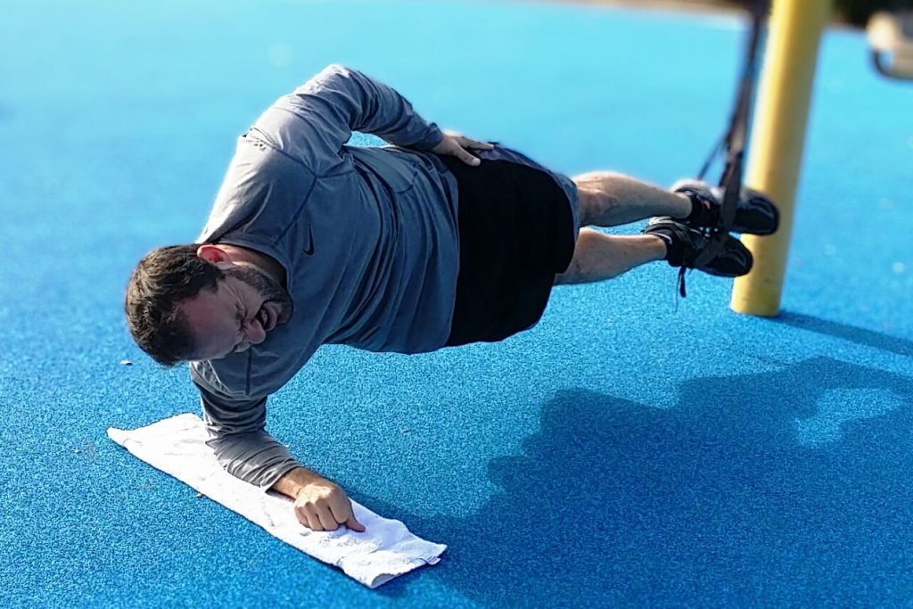 Man doing core